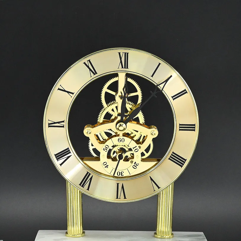 Часы интерьерные из белого мрамора "Лев" 