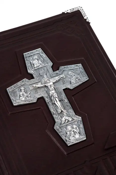 Библия "Святое Распятие"