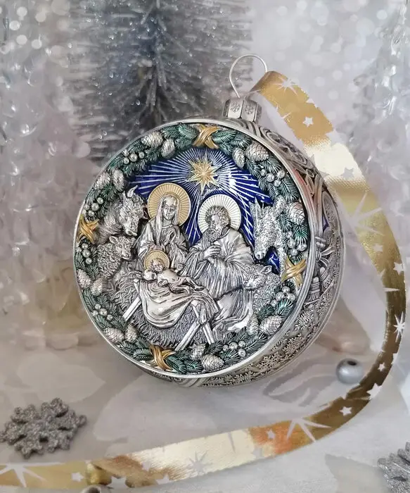 Серебряный елочный шар "Рождество" с эмалью