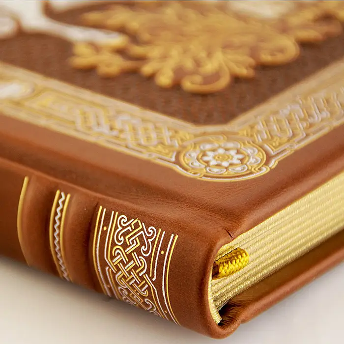 Книга в кожаном переплете «Слово о полку Игореве»