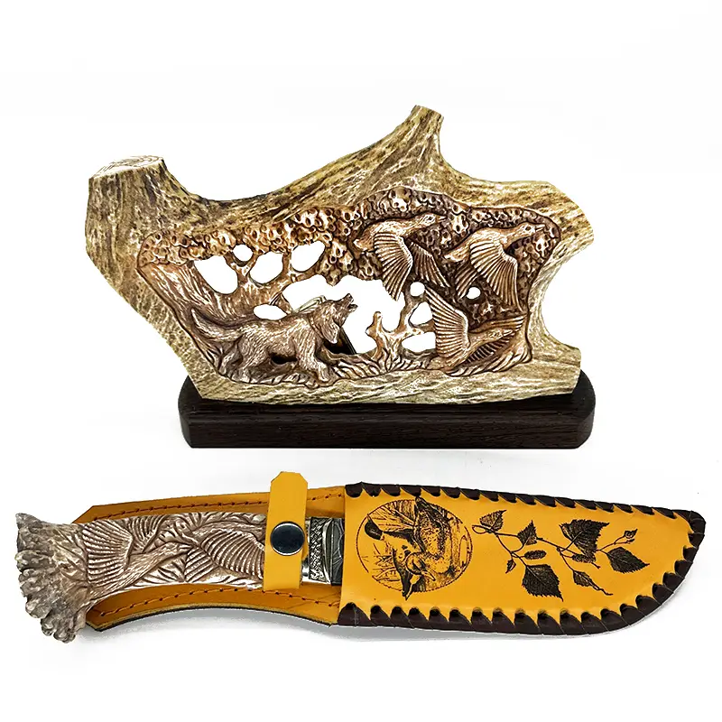 Нож из дамасской стали на подставке из кости "Охота"