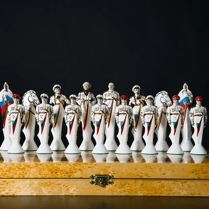 Коллекционные фарфоровые шахматы "Противостояние"