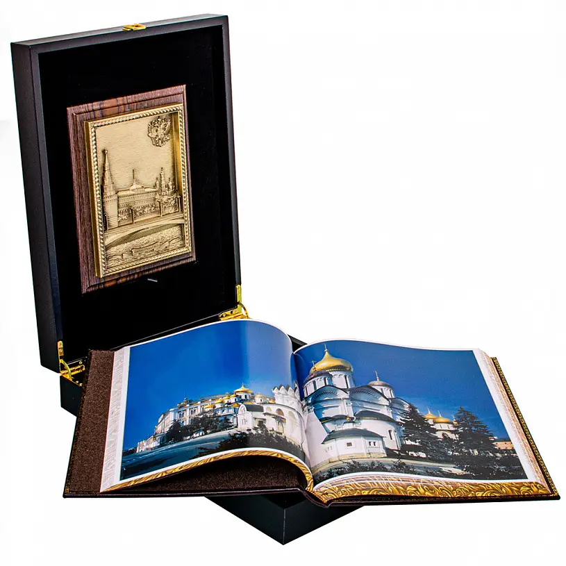 Подарочная книга в кожаном переплете "Московский Кремль"