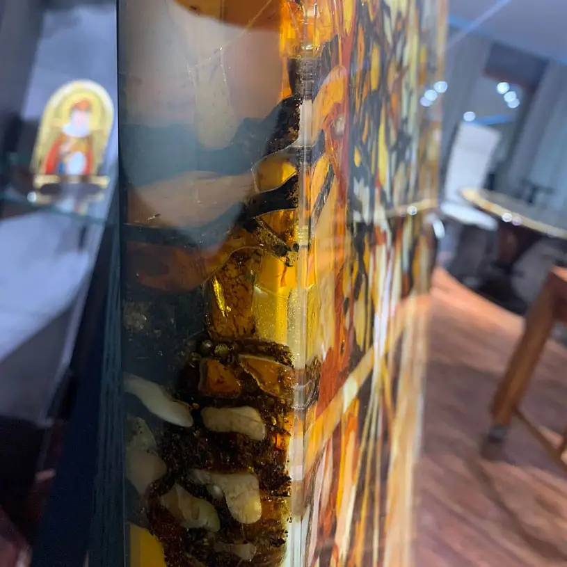 Панно из янтаря «Знак зодиака Лев»