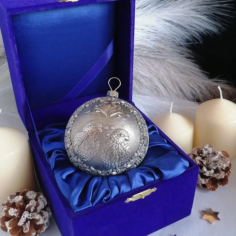 Серебряный елочный шар "Колокольчики"