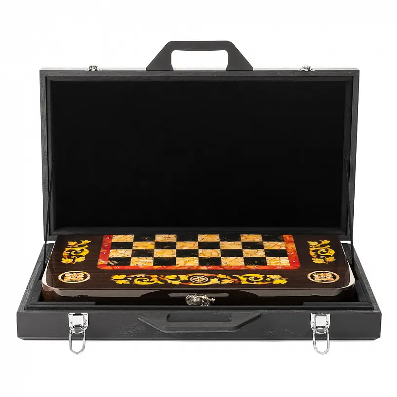 Шахматы из мореного дуба и янтаря "Классика"