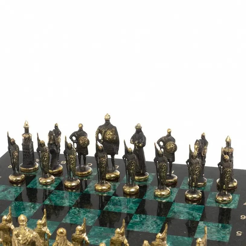 Шахматы ручной работы из змеевика "Русские"