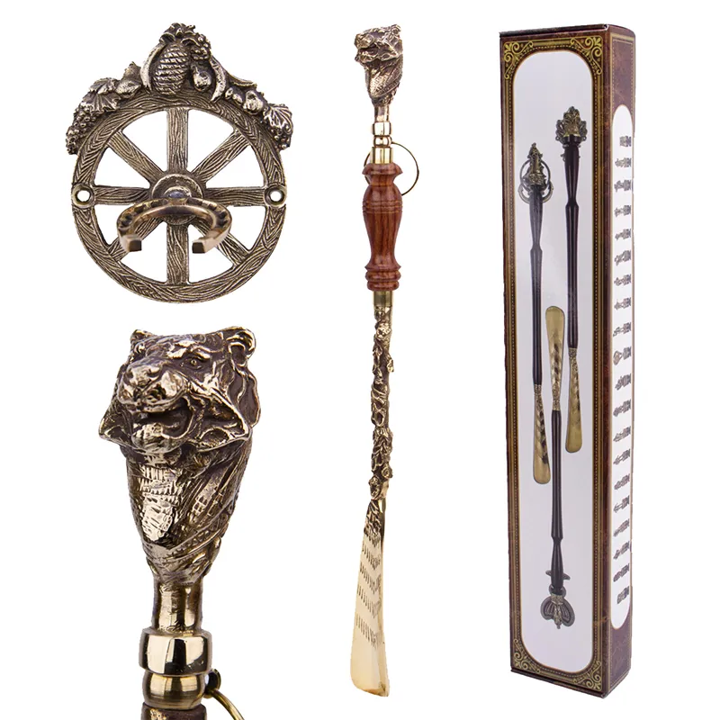 Ложка для обуви с деревянной ручкой "Тигр" 