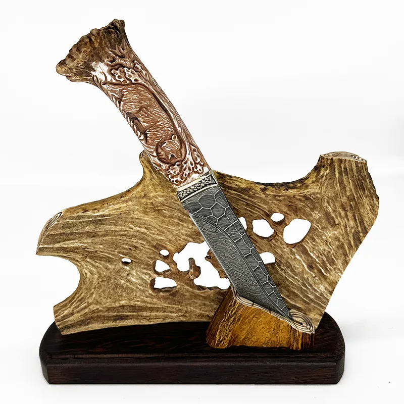 Нож из дамасской стали на подставке из кости "Медведь"