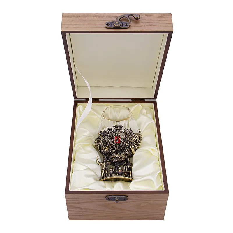 Бокал для коньяка "Газ и Нефть" в деревяном футляре