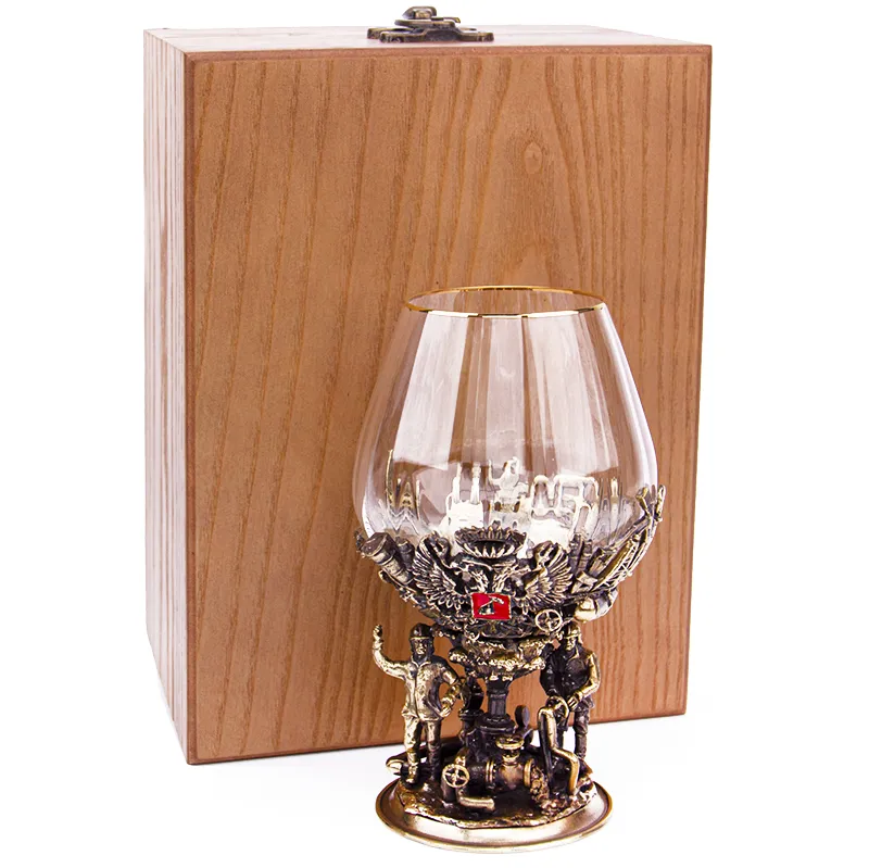 Бокал для коньяка "Газ и Нефть" в деревяном футляре