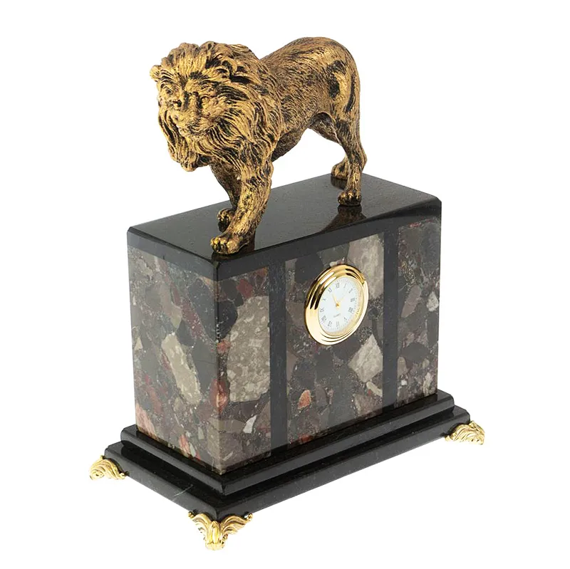 Часы из натурального камня  "Лев" 