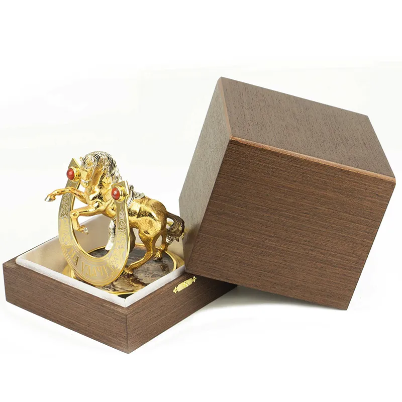 Конь с подковой "На удачу" яшма