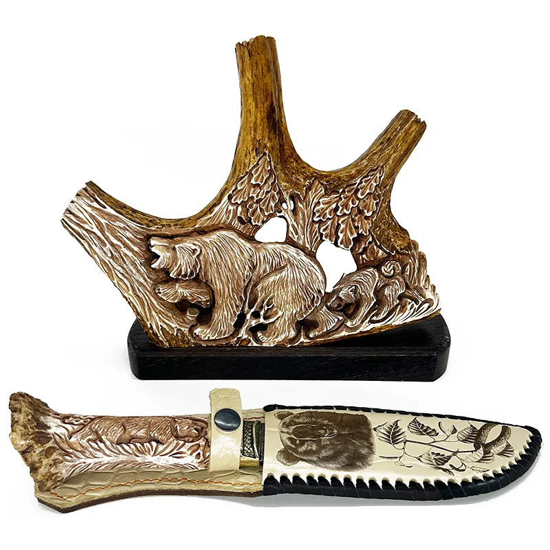 Нож из дамасской стали на подставке из кости "Медведь"
