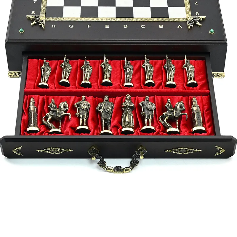Шахматы в ларце "Русские войны"