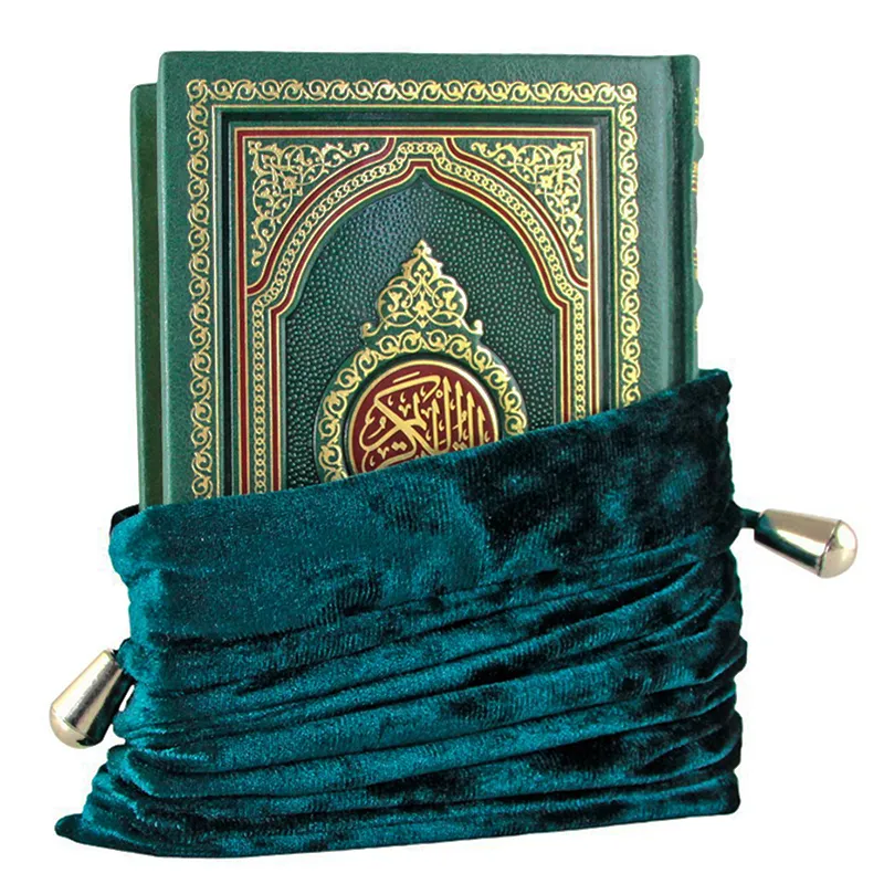 Книга в кожаном переплете "Коран" на арабском языке