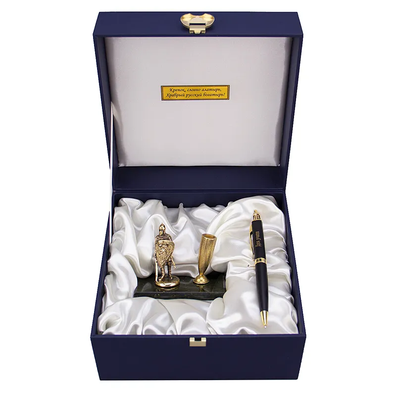Настольный набор "Защитник" в футляре