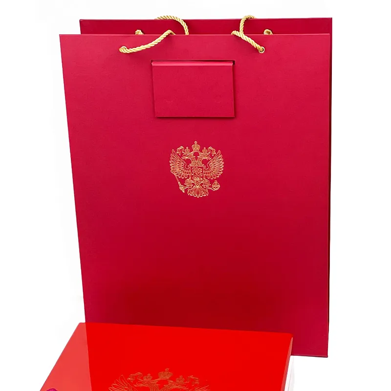 Подарочная книга "Москва" в лакированной шкатулке с картиной (на китайском языке)