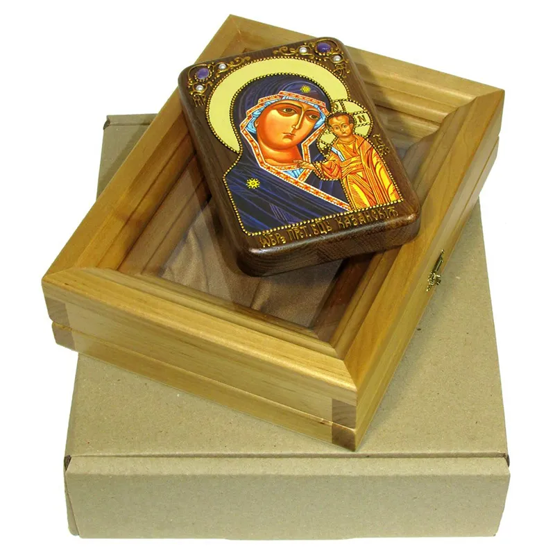 Икона "Казанская икона Божией Матери" на мореном дубе с нимбом из сусального золота в березовом киоте