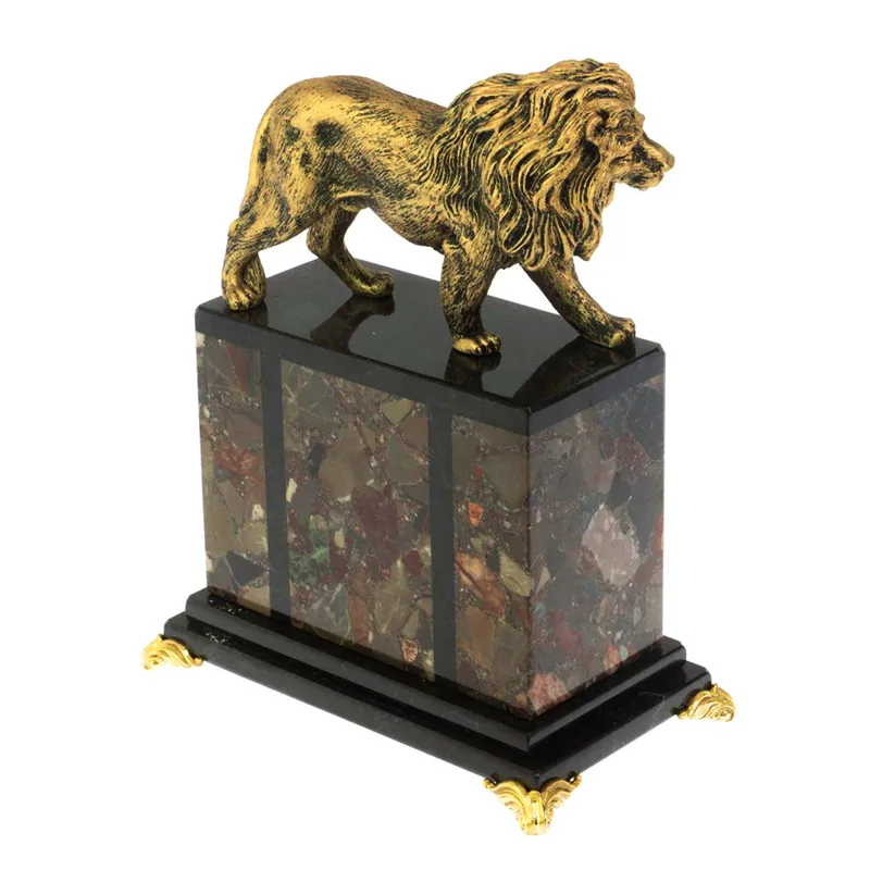 Часы из натурального камня  "Лев" 