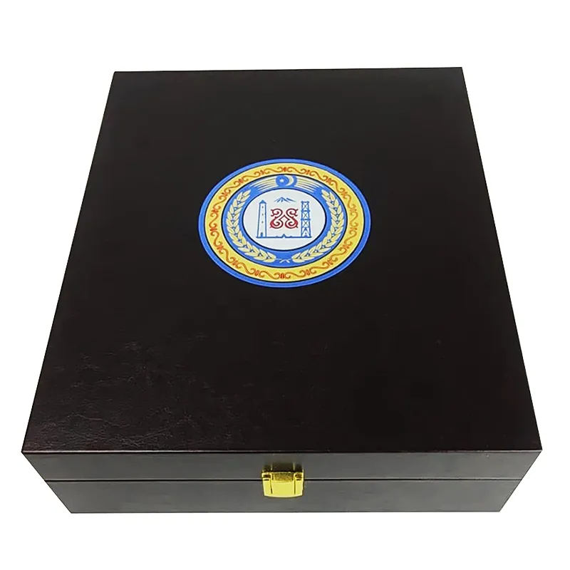 Подарочная книга Чеченцы.(с плакеткой сердце Чечни) 