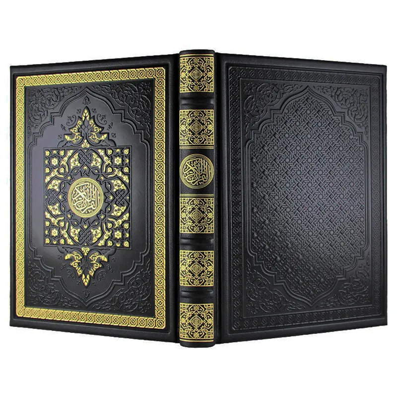 Религиозная книга в футляре "Коран" на арабском языке