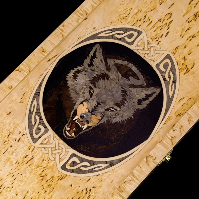 Нарды из карельской березы "Волк"