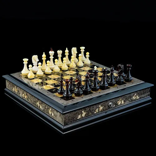 Шахматный ларец из тонированной карельской берёзы и янтаря