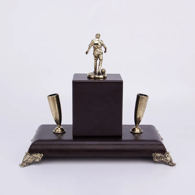 Держатель для письменных принадлежностей с часами "Футболист"