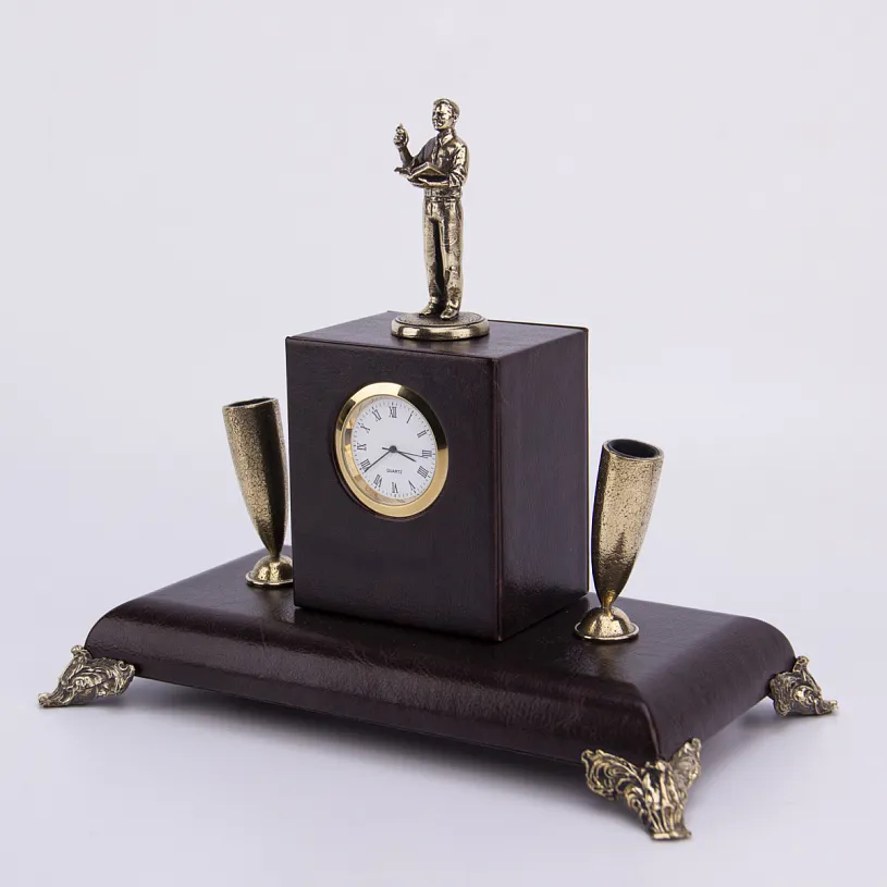 Держатель для письменных принадлежностей с часами "Учитель"