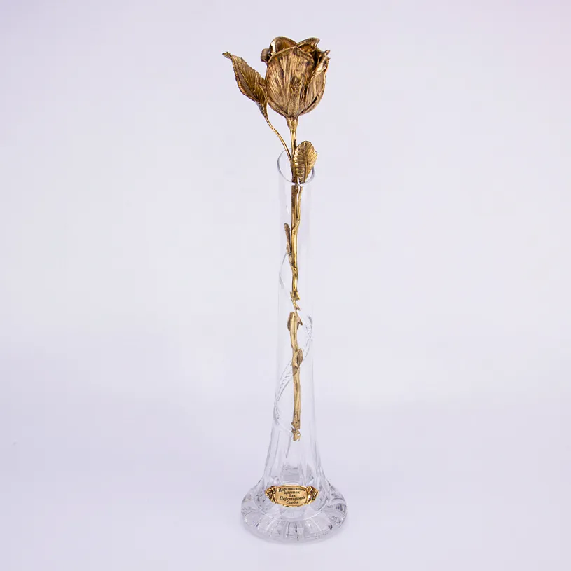 Цветок "Неувядаемая роза" в хрустальной вазе