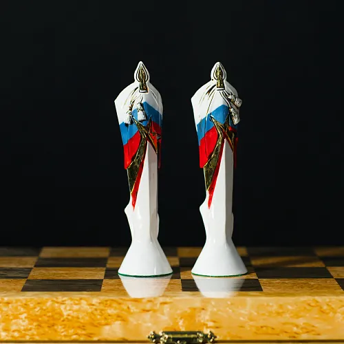 Коллекционные фарфоровые шахматы "Гражданская война"