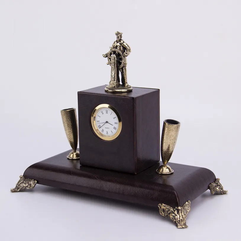 Держатель для письменных принадлежностей с часами "Капитан"