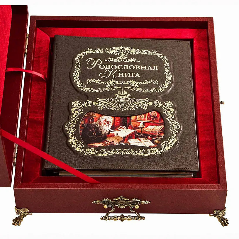 Родословная книга в кожаном переплете и деревяном ларце