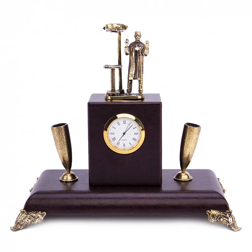 Держатель для письменных принадлежностей с часами "Хирург"