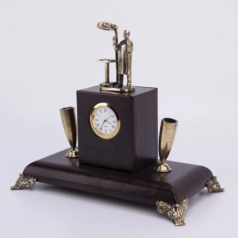 Держатель для письменных принадлежностей с часами "Хирург"