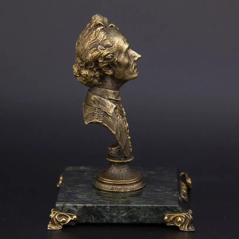 Бронзовый бюст "Суворов" 