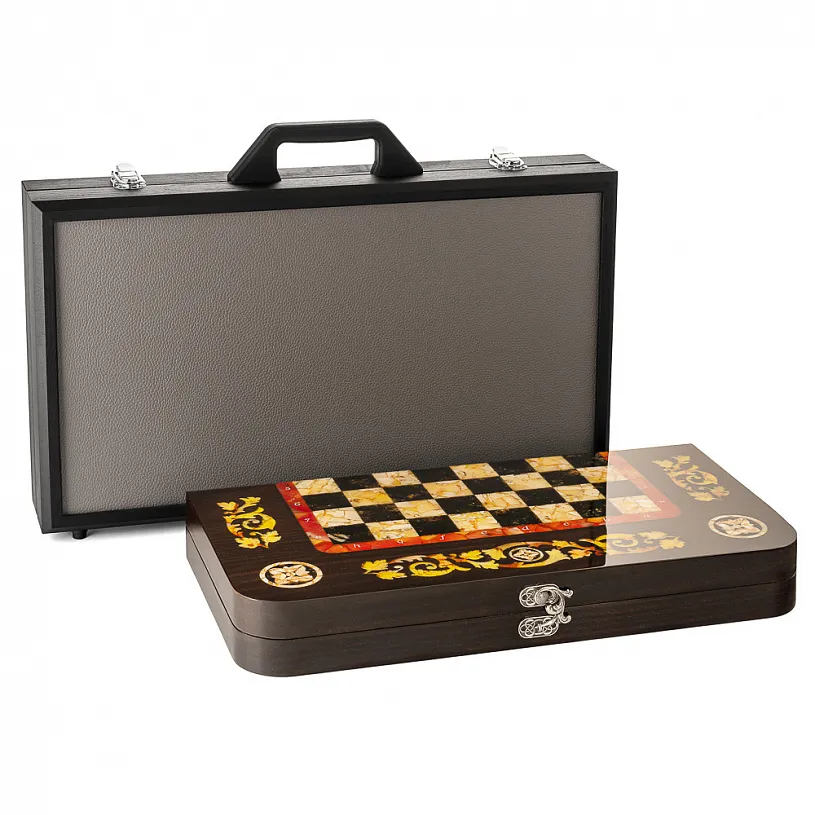 Шахматы из мореного дуба и янтаря "Классика"