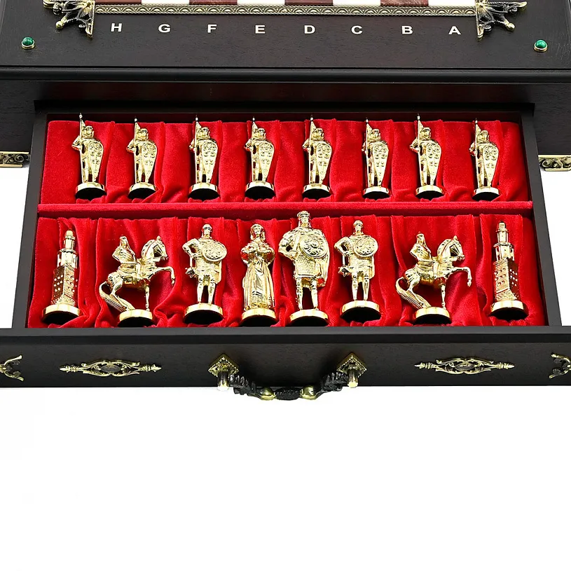 Шахматы подарочные в ларце "Русские"