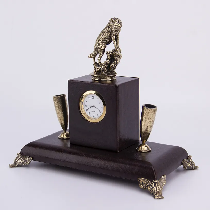 Держатель для письменных принадлежностей с часами "Волк"