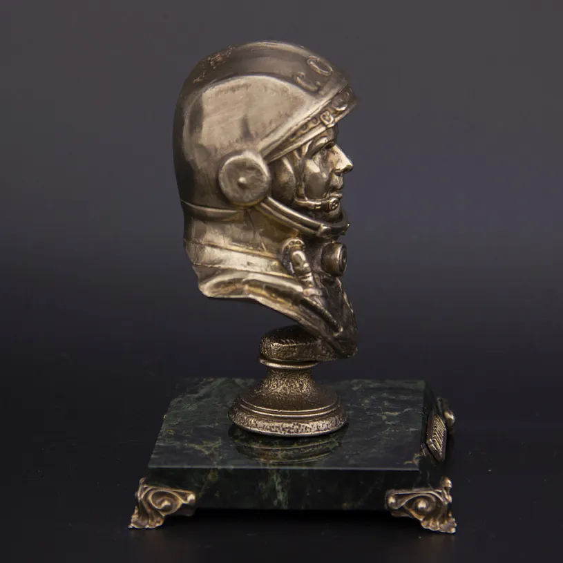 Бронзовый бюст "Гагарин" 