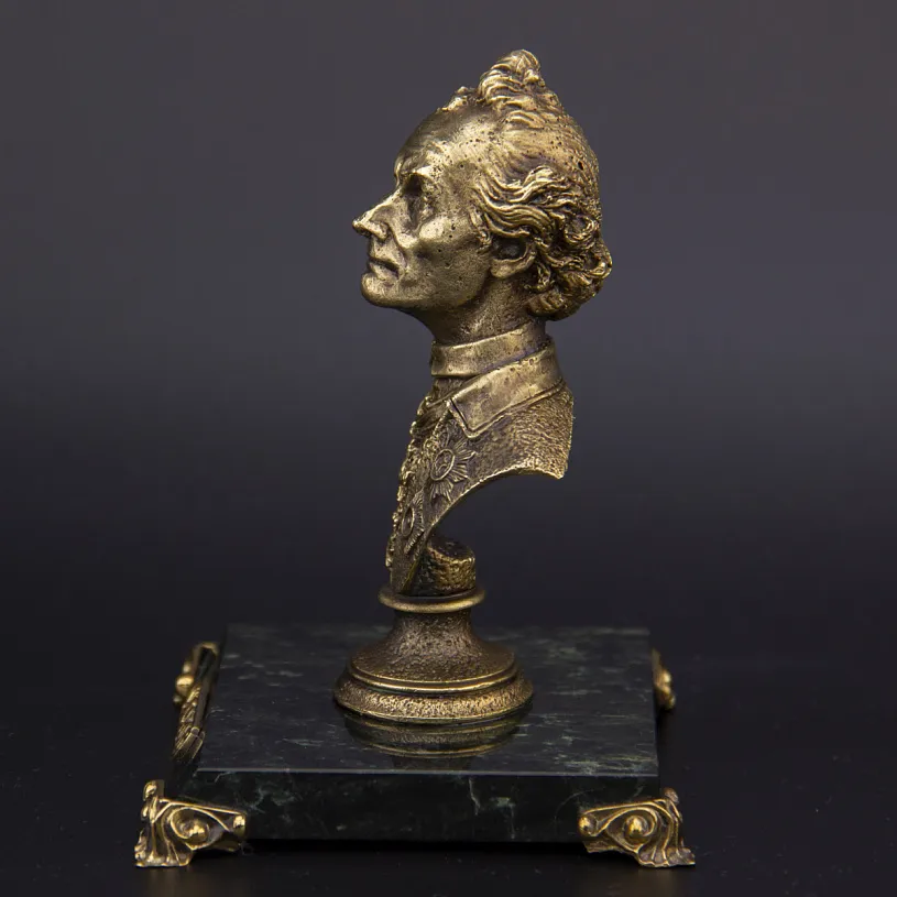 Бронзовый бюст "Суворов" 