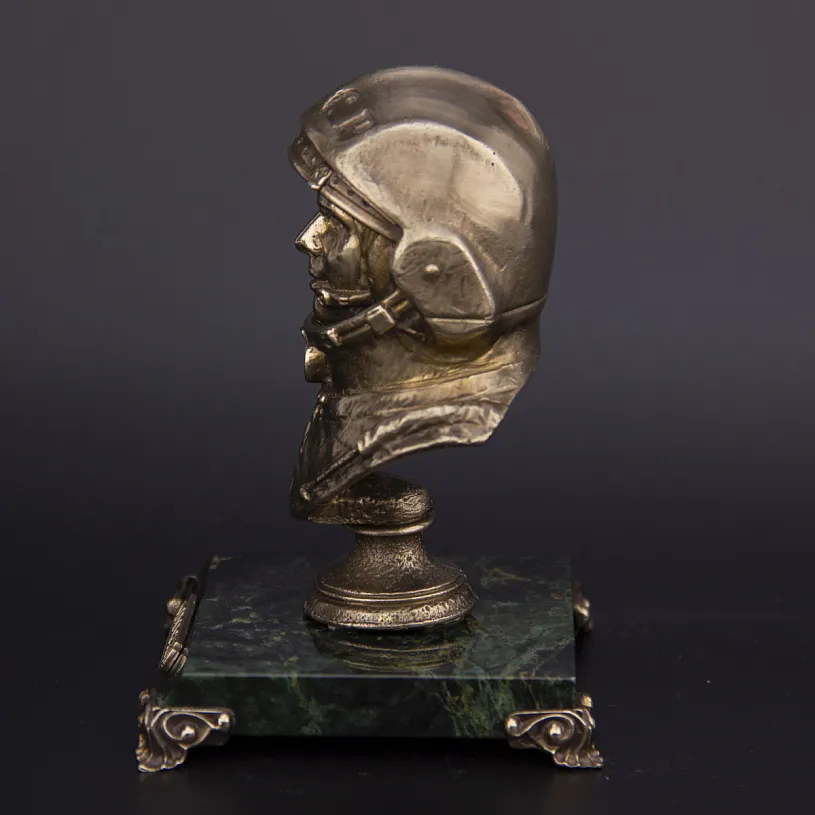 Бронзовый бюст "Гагарин" 