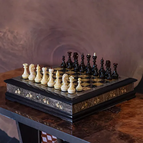 Шахматный ларец из тонированной карельской берёзы и янтаря