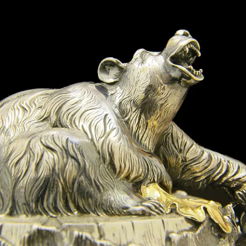 Пивная кружка из серебра «Медведь»