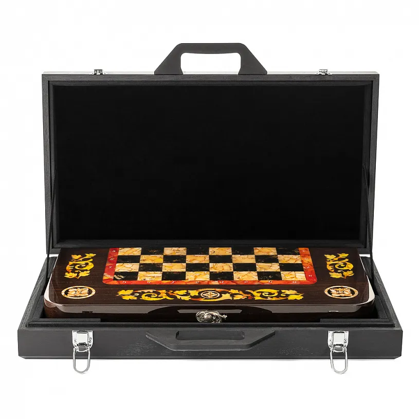 Шахматы из мореного дуба и янтаря "Классика"