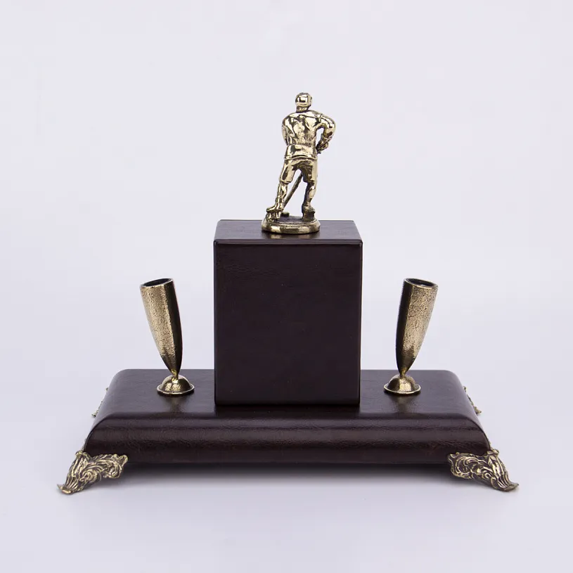 Держатель для письменных принадлежностей с часами "Хоккеист"