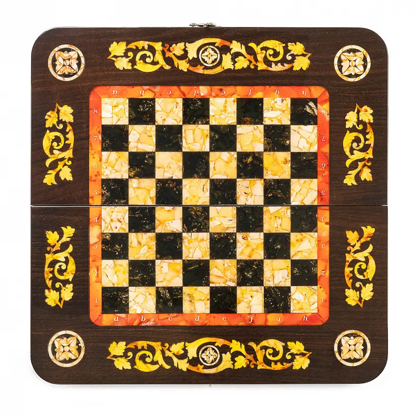 Шахматы из мореного дуба и янтаря "Классика"