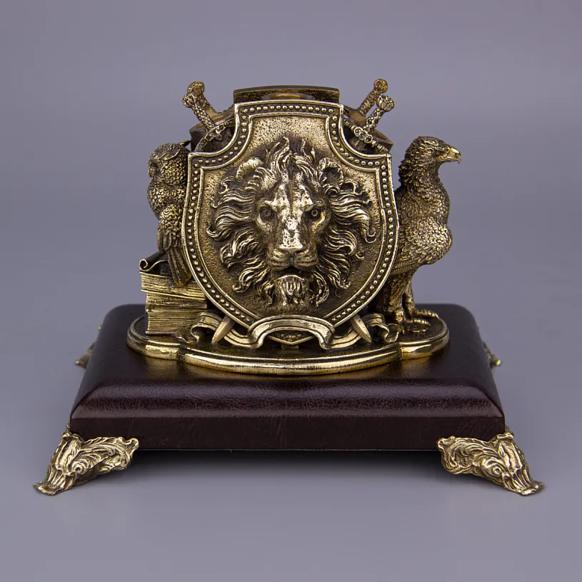 Подставка для ручек "Лев на щите" 