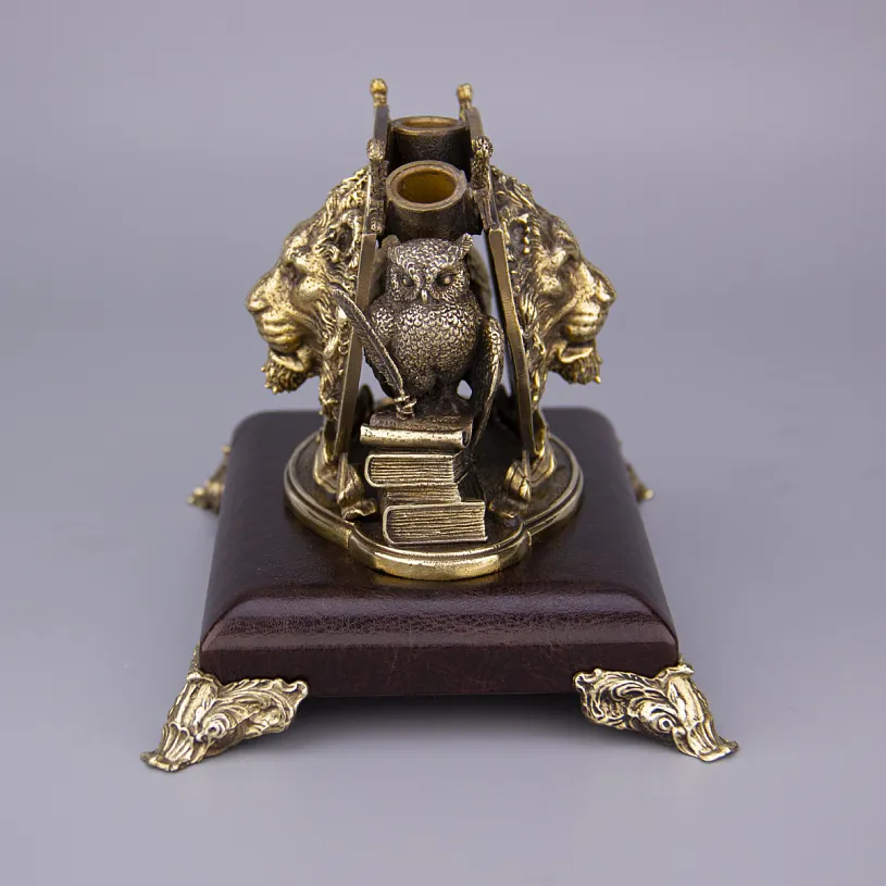 Подставка для ручек "Лев на щите" 